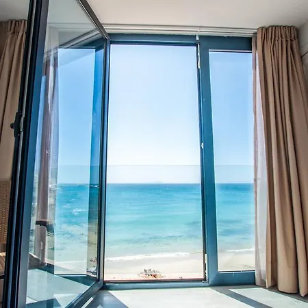Ocean Breeze Apartament *